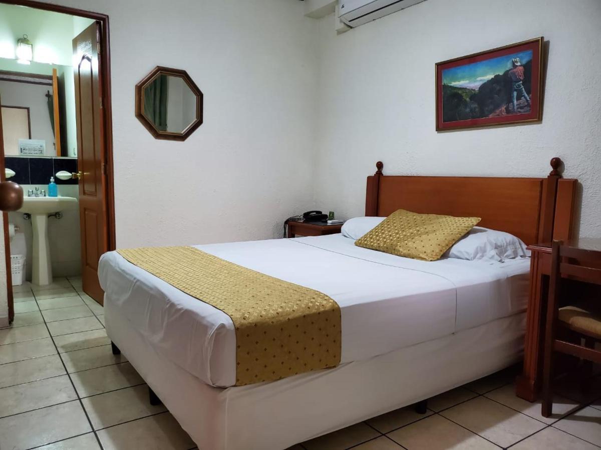 Hotel Villa Serena Escalon سان سلفادور المظهر الخارجي الصورة