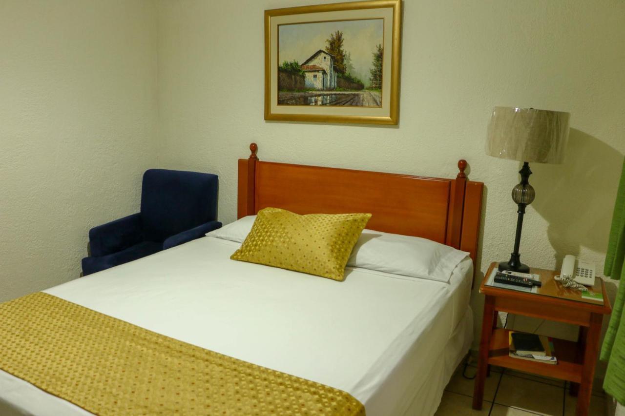 Hotel Villa Serena Escalon سان سلفادور المظهر الخارجي الصورة