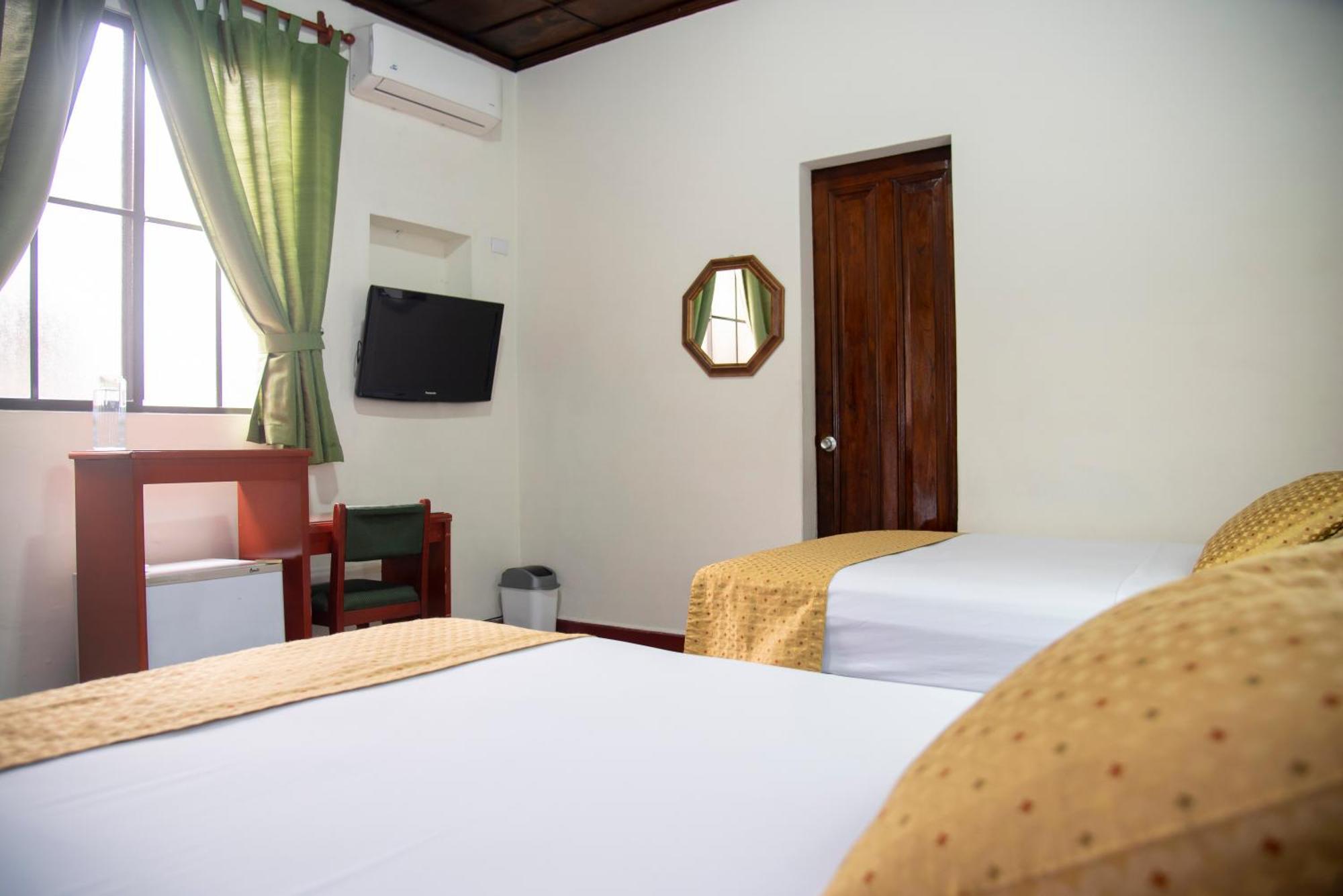 Hotel Villa Serena Escalon سان سلفادور المظهر الخارجي الصورة