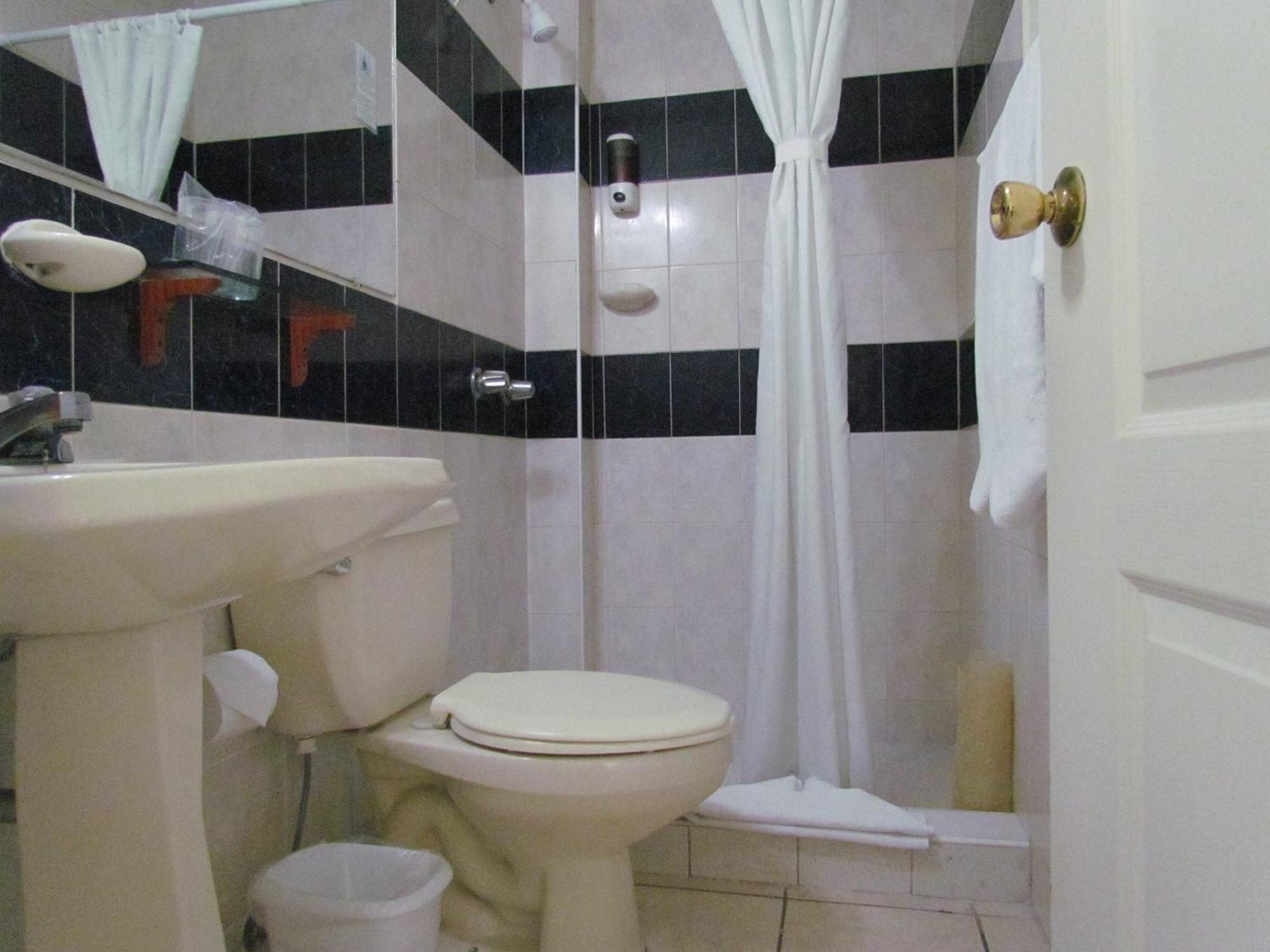 Hotel Villa Serena Escalon سان سلفادور المظهر الخارجي الصورة